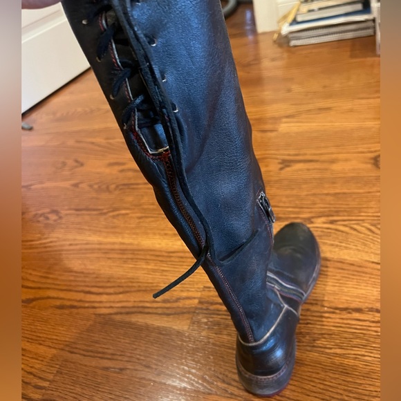 Manchester Bed Stu Boots - Picture 2 of 5